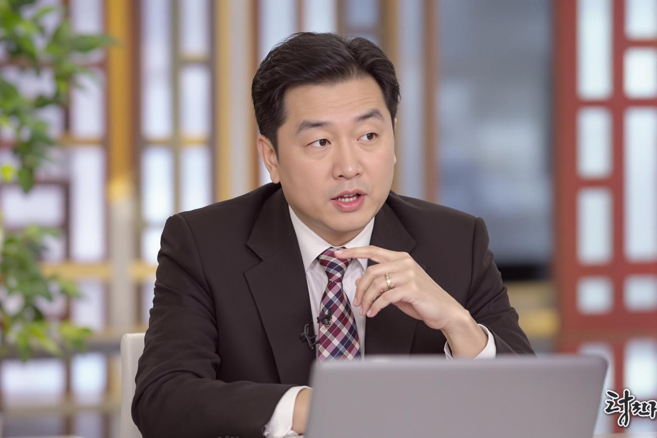 吃瓜网站免费看 - 某知名主持人被曝收受巨额礼品，内部人士提供详细账单